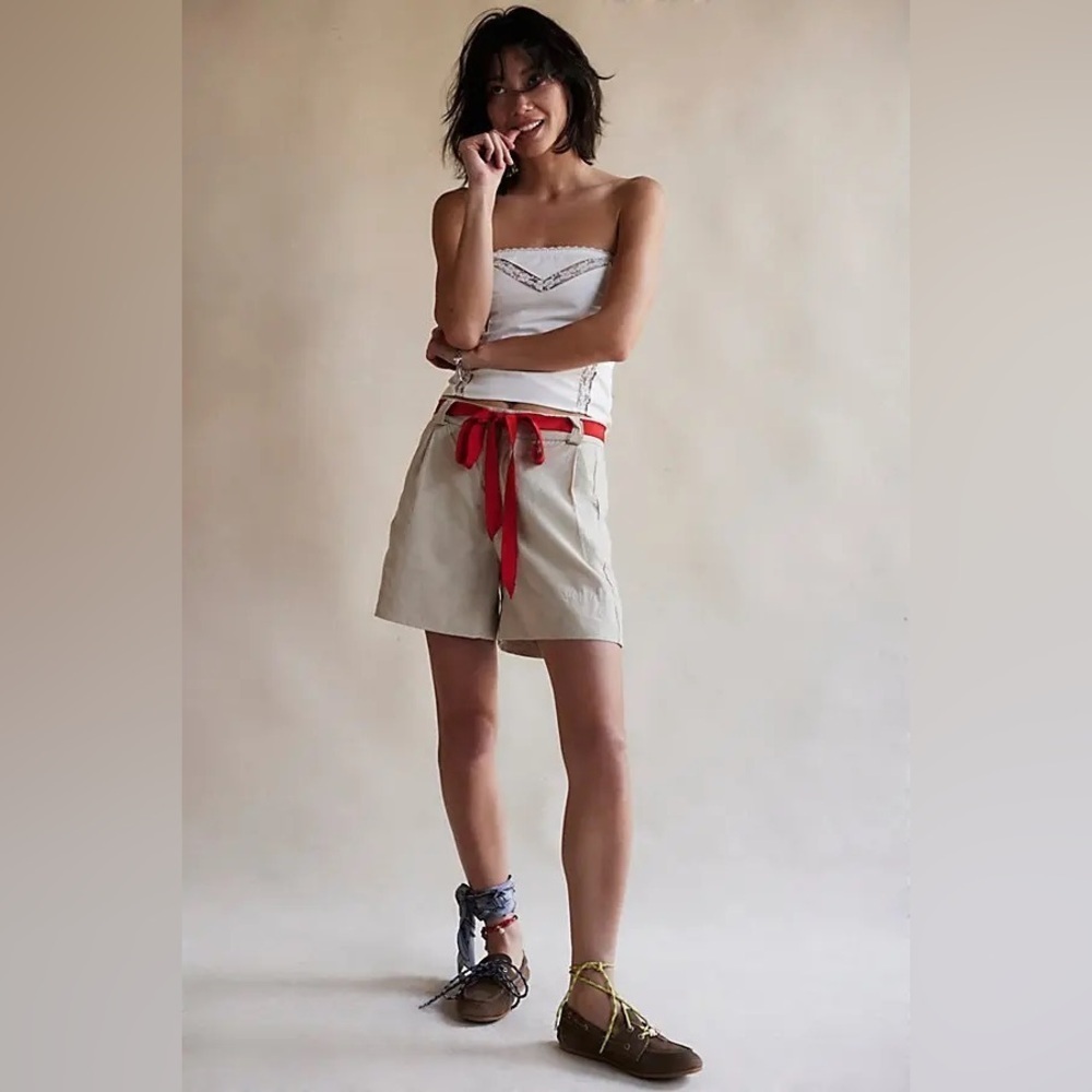 New FREE PEOPLE Perfect Prep Trouser Shorts - Light Sand